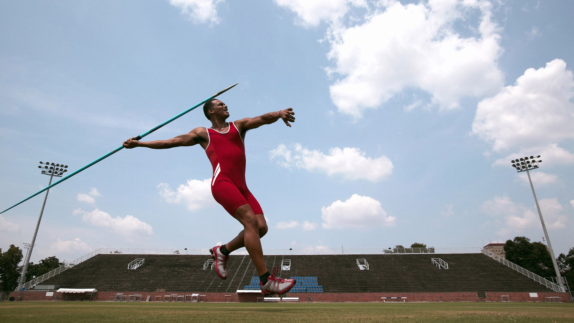 校园足球教练培训课程加入伤病预防知识模块，足球损伤预防的专项训练