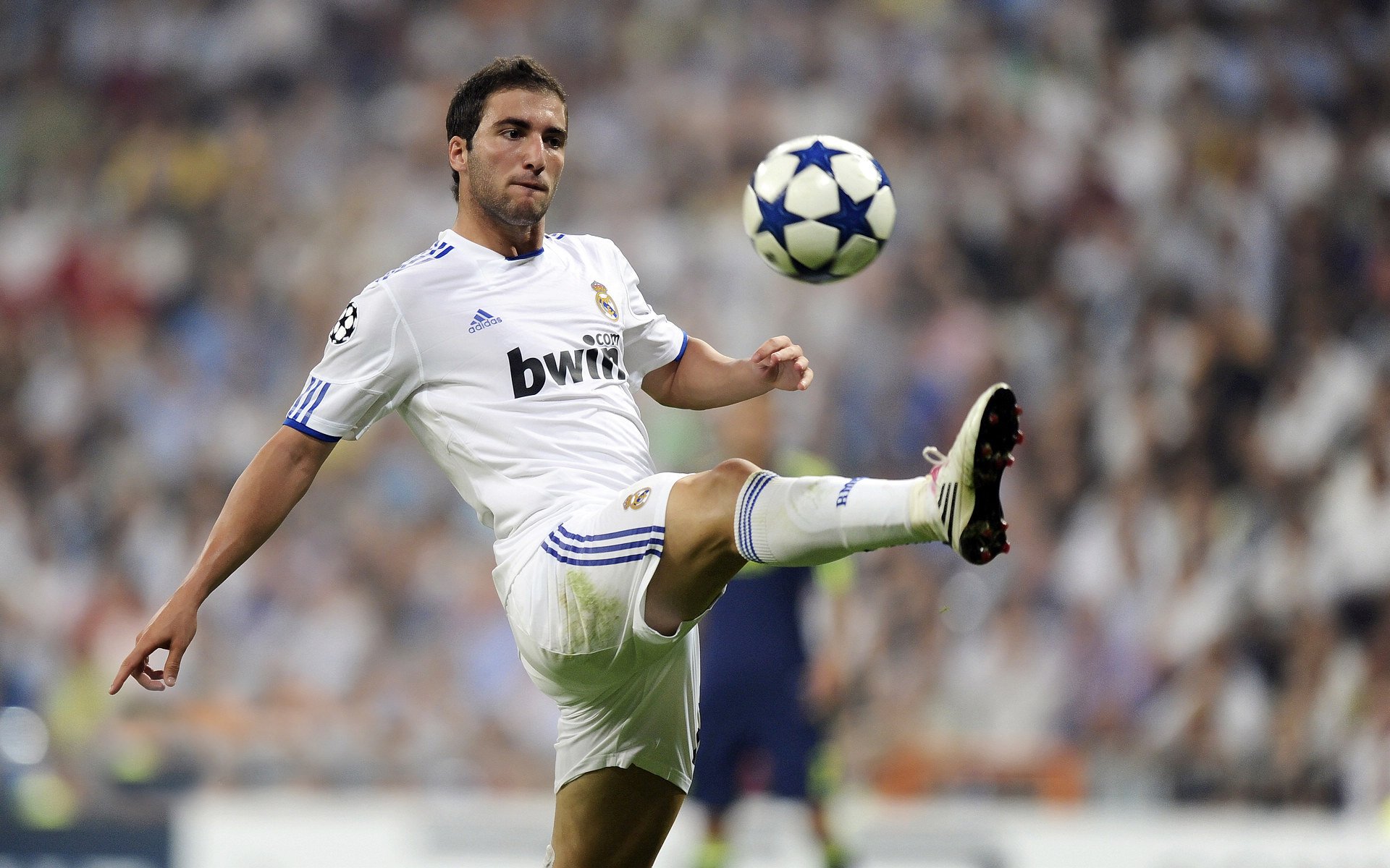 “德甲劲旅稳扎稳打，期待冲击联赛顶峰”，德甲经典比赛