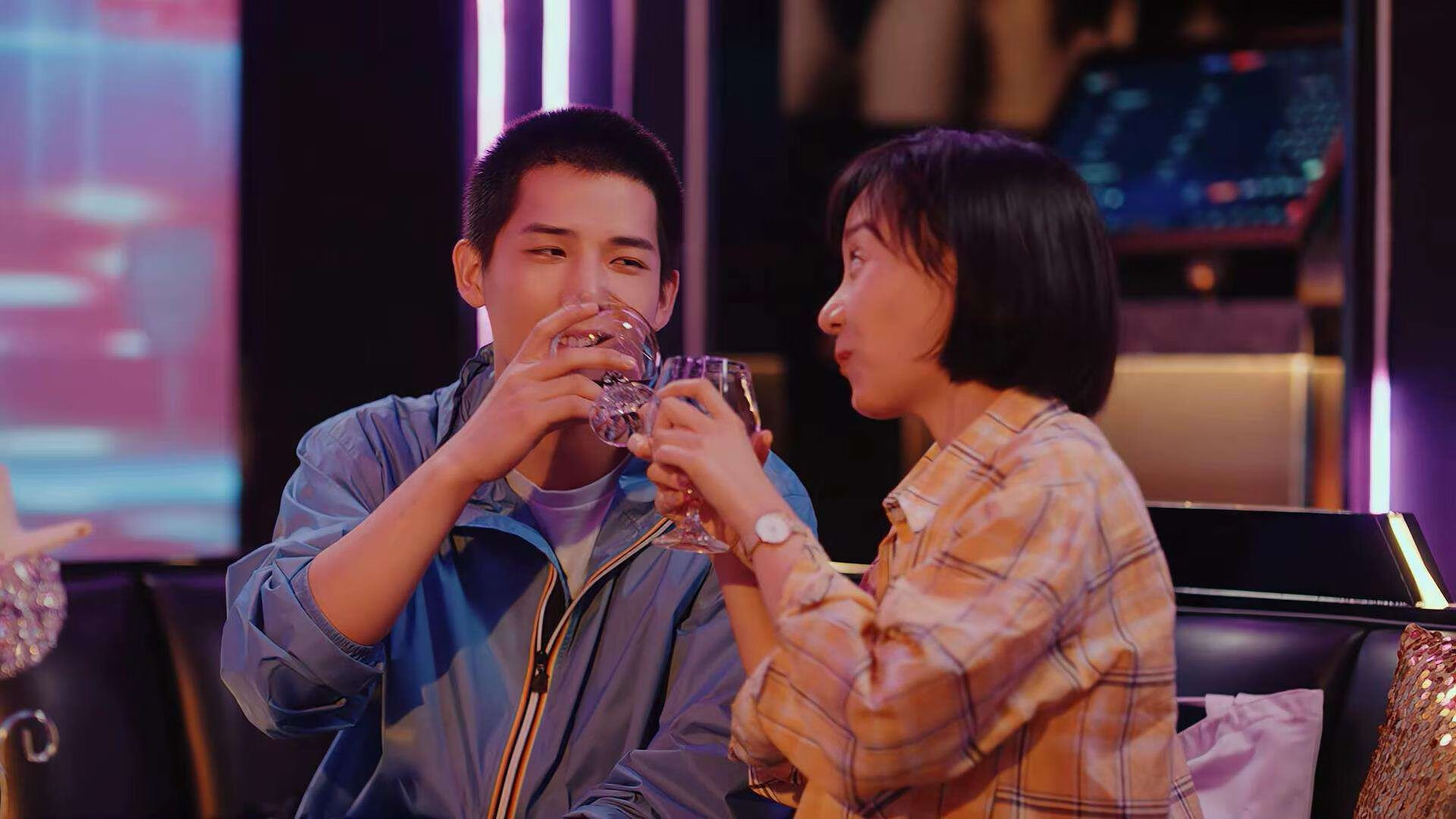 “法甲争冠激烈，压力之下豪门表现不俗”，法甲竞争激烈