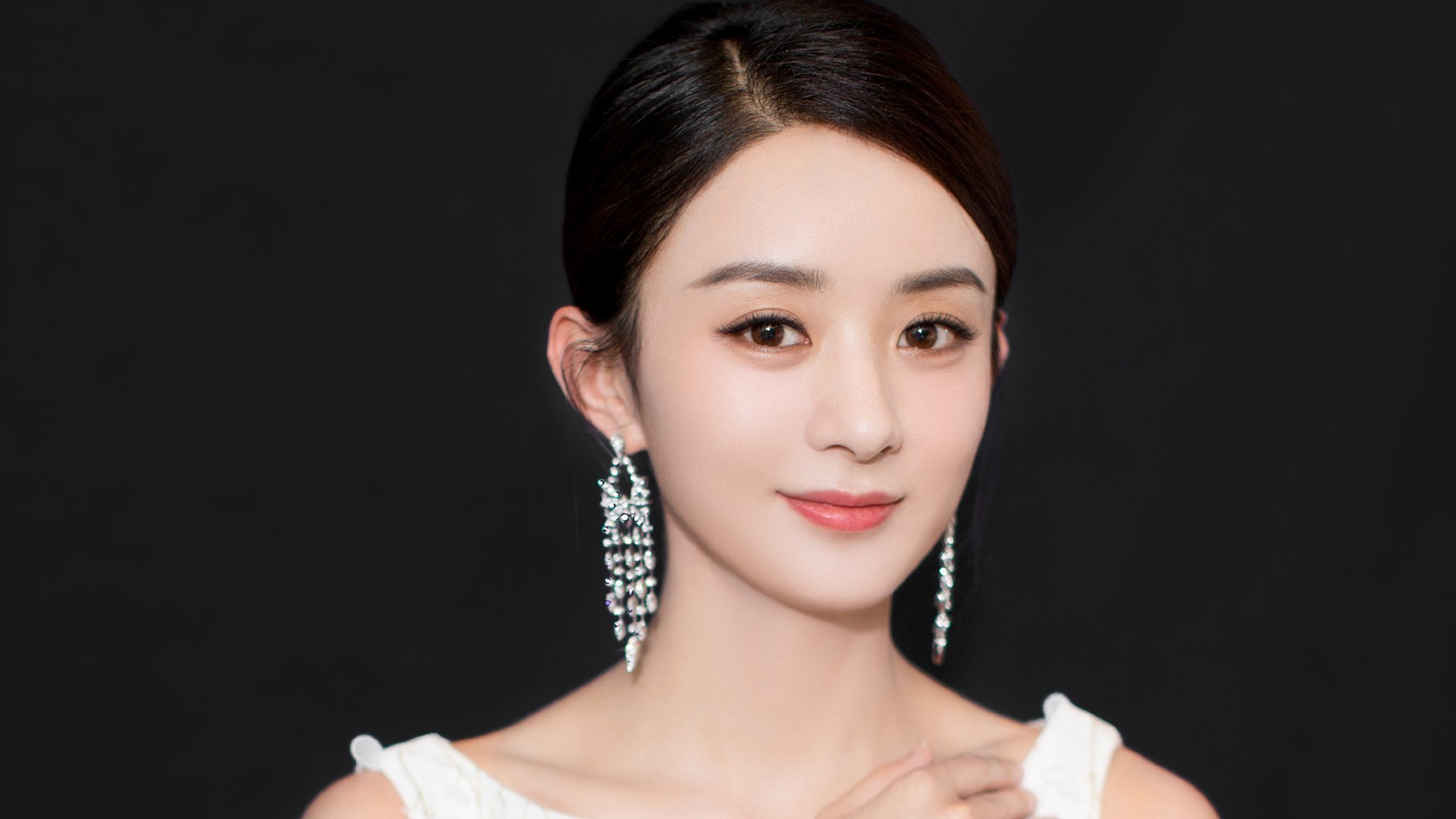 “青少年足球培训计划全面升级，注重技能与战术结合”，青少年足球培训营